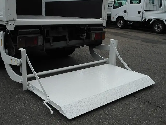 いすゞ エルフ TRG-NHS85A(4WD)の写真11