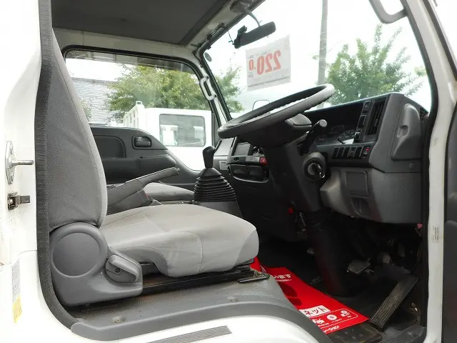 いすゞ エルフ TRG-NHS85A(4WD)の写真14