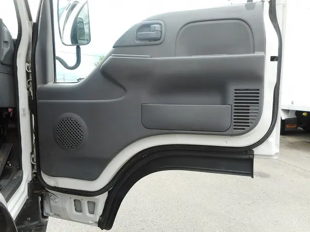 いすゞ エルフ TRG-NHS85A(4WD)の写真15