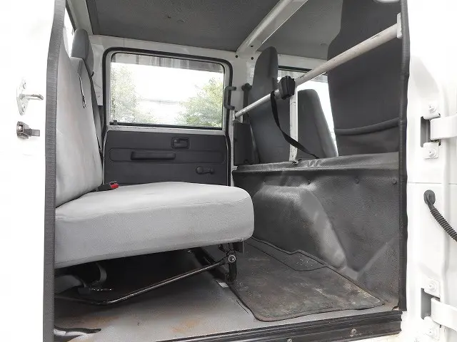 いすゞ エルフ TRG-NHS85A(4WD)の写真16