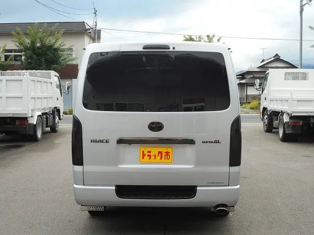 トヨタ ハイエースバン ADF-KDH206V(4WD)の写真6