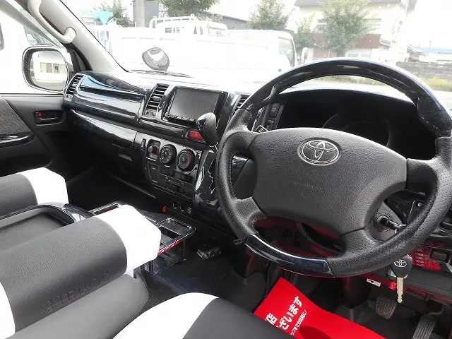 トヨタ ハイエースバン ADF-KDH206V(4WD)の写真9