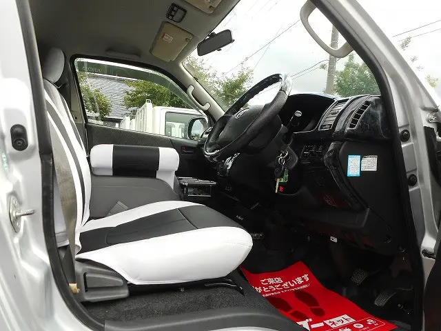 トヨタ ハイエースバン ADF-KDH206V(4WD)の写真10