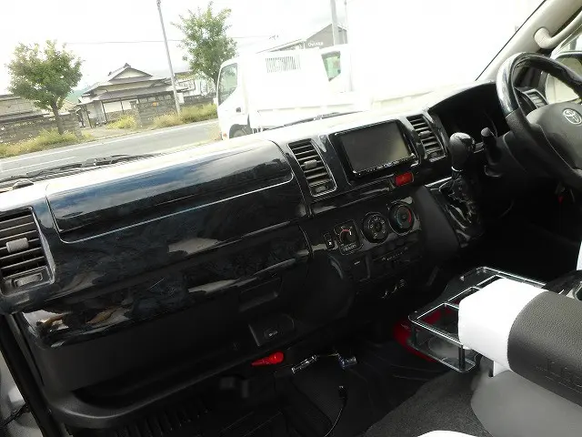 トヨタ ハイエースバン ADF-KDH206V(4WD)の写真12