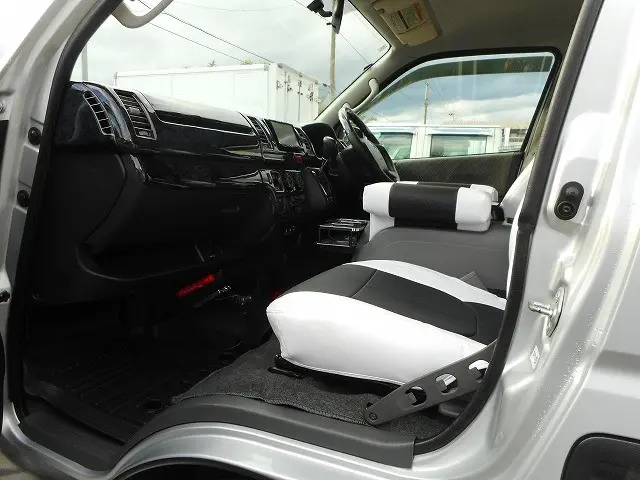 トヨタ ハイエースバン ADF-KDH206V(4WD)の写真13