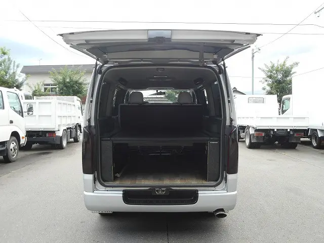 トヨタ ハイエースバン ADF-KDH206V(4WD)の写真17