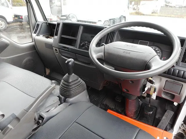 いすゞ エルフ SKA-NHS85A(4WD)の写真12