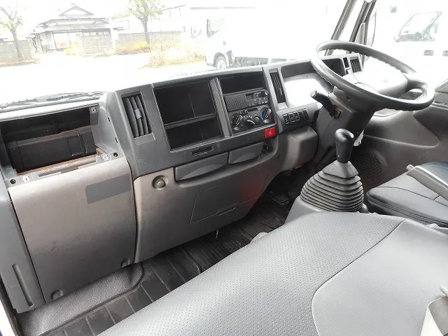 いすゞ エルフ SKA-NHS85A(4WD)の写真17