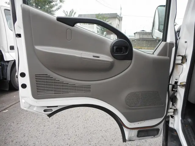 三菱 キャンターガッツ TKG-BSZ5F24(4WD)の写真16