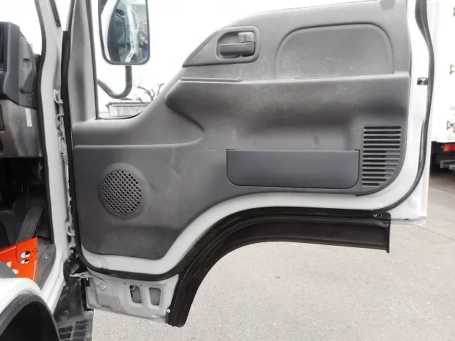 いすゞ エルフ BKG-NHS85A(4WD)の写真14