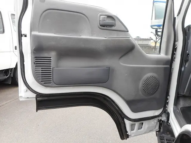 いすゞ エルフ BKG-NHS85A(4WD)の写真19