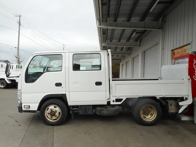 いすゞ エルフ BKG-NJS85A(4WD)の写真5
