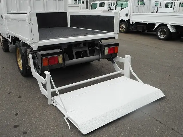 いすゞ エルフ BKG-NJS85A(4WD)の写真11