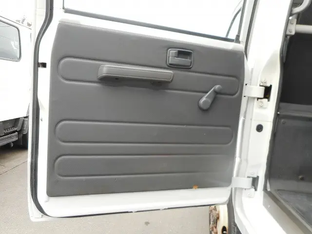 いすゞ エルフ BKG-NJS85A(4WD)の写真22