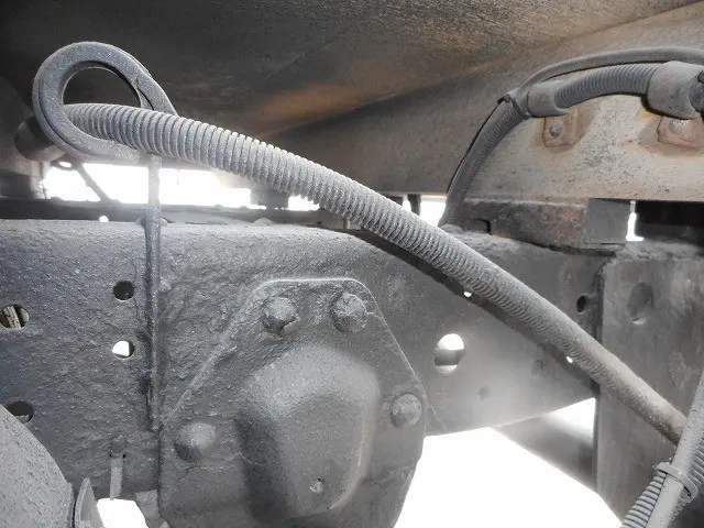 いすゞ エルフ BKG-NJS85A(4WD)の写真32