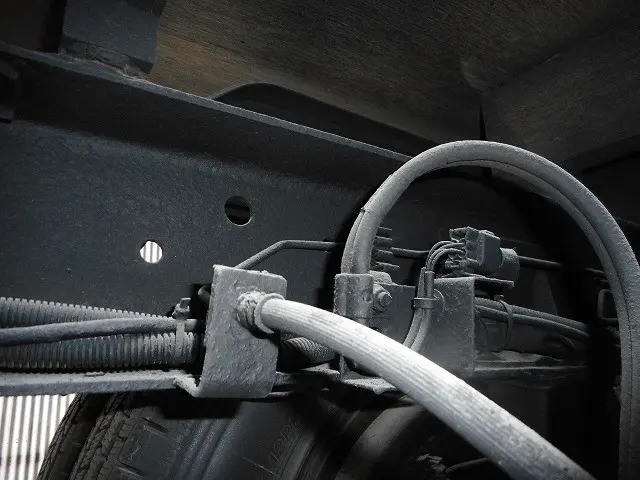 いすゞ エルフ BKG-NJS85A(4WD)の写真39