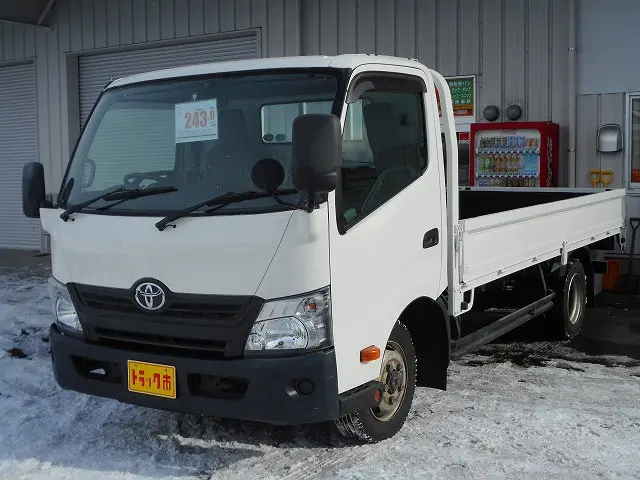 トヨタ ダイナ TKG-XZU775(4WD)の写真1