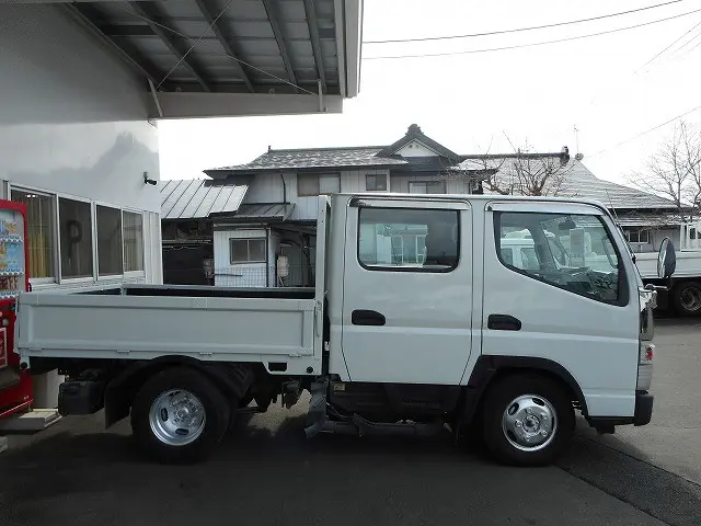 三菱 キャンター TPG-FDA00(4WD)の写真4