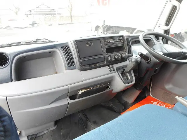 三菱 キャンター TPG-FDA00(4WD)の写真17