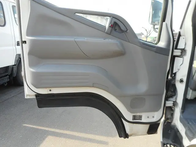 三菱 キャンターガッツ PDG-FD70B(4WD)の写真19