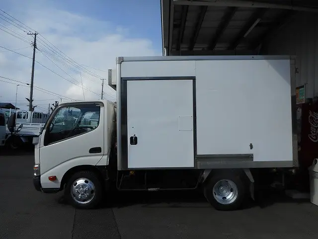 トヨタ ダイナ TKG-XZU675(4WD)の写真5