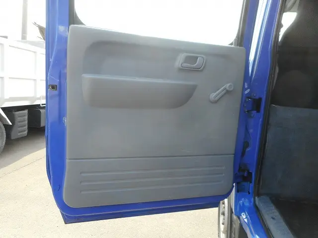 三菱 キャンターガッツ PDG-FD70B(4WD)の写真22