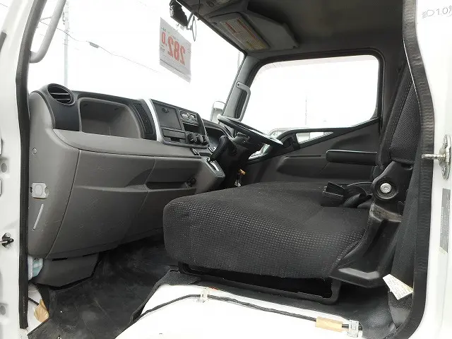 三菱 キャンター TPG-FDA00(4WD)の写真15