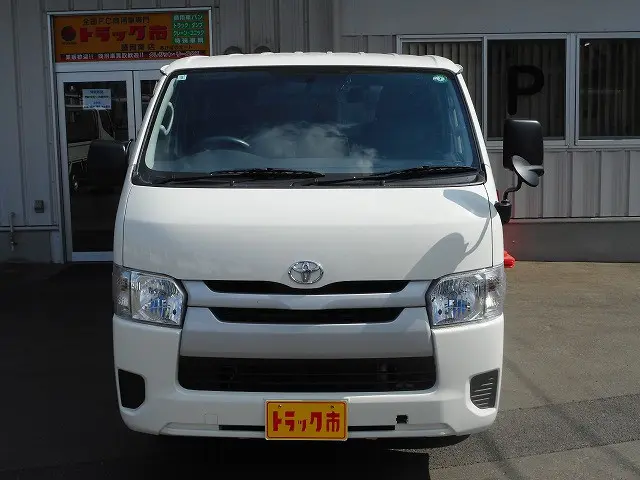 トヨタ ハイエースバン LDF-KDH206V(4WD)の写真2