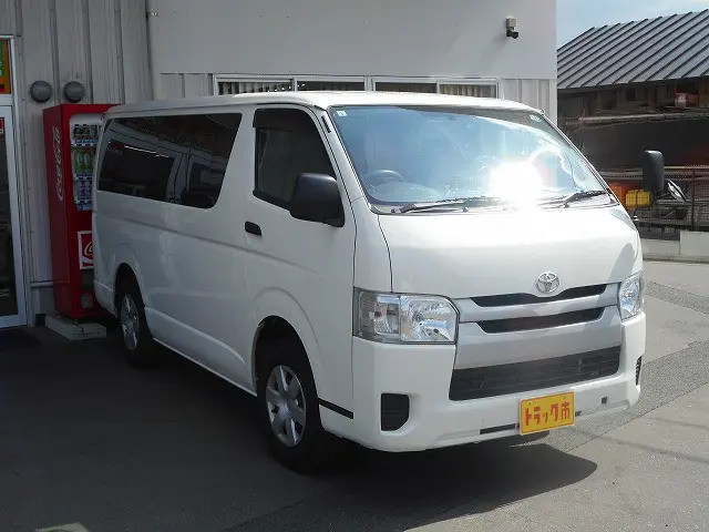 トヨタ ハイエースバン LDF-KDH206V(4WD)の写真3