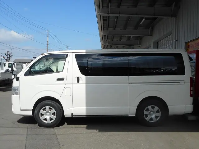 トヨタ ハイエースバン LDF-KDH206V(4WD)の写真5