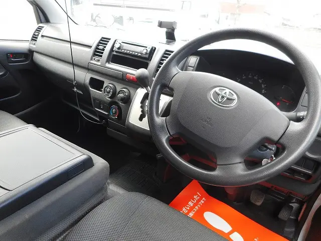 トヨタ ハイエースバン LDF-KDH206V(4WD)の写真9