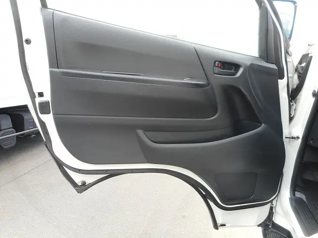 トヨタ ハイエースバン LDF-KDH206V(4WD)の写真14