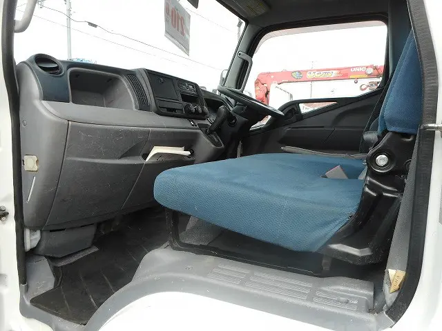 三菱 キャンター TPG-FDA00(4WD)の写真15