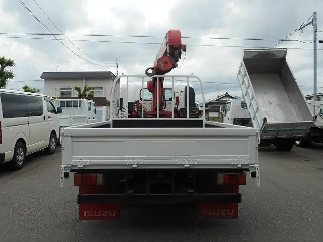 いすゞ エルフ SDG-NPS85AR(4WD)の写真6