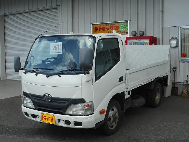 トヨタ ダイナ TKG-XZC675(4WD)の写真1