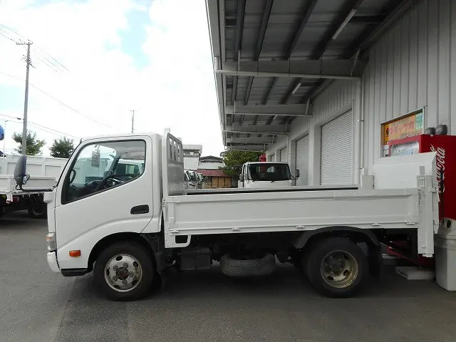 トヨタ ダイナ TKG-XZC675(4WD)の写真5