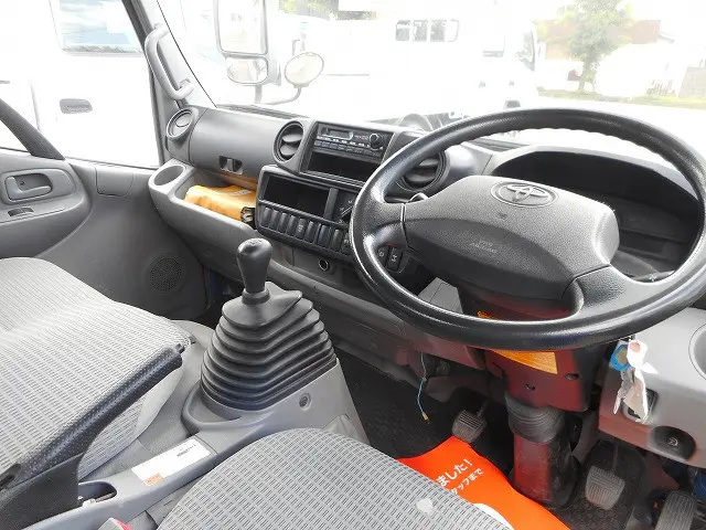 トヨタ ダイナ TKG-XZC675(4WD)の写真12