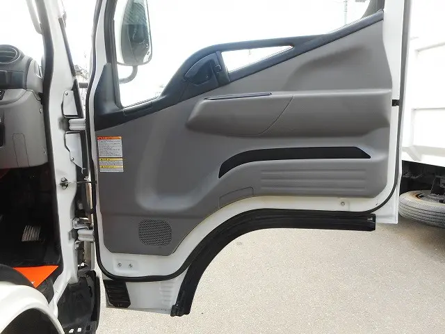 三菱 キャンター TPG-FDA50(4WD)の写真14