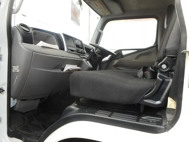 三菱 キャンター TPG-FDA50(4WD)の写真16
