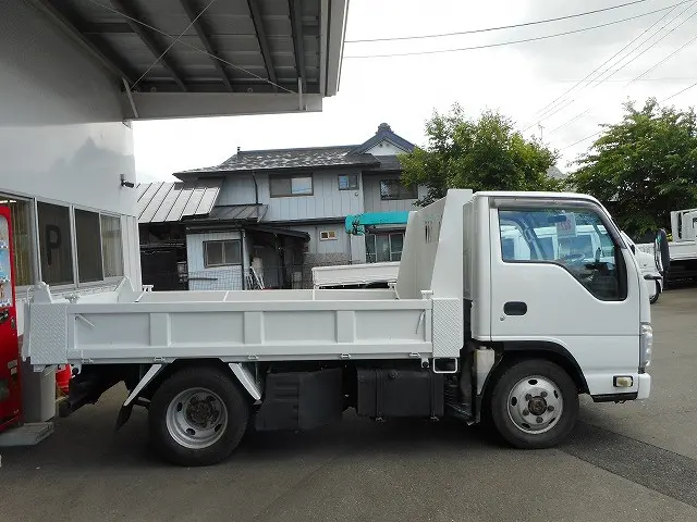 いすゞ エルフ TDG-NKS85AN(4WD)の写真4