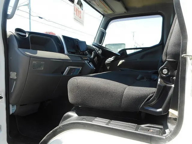 三菱 キャンター TPG-FDA50(4WD)の写真16