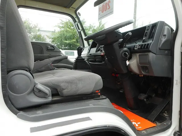 いすゞ エルフ SKG-NHS85A(4WD)の写真12