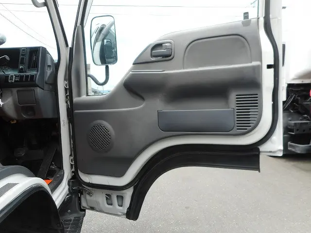 いすゞ エルフ SKG-NHS85A(4WD)の写真13