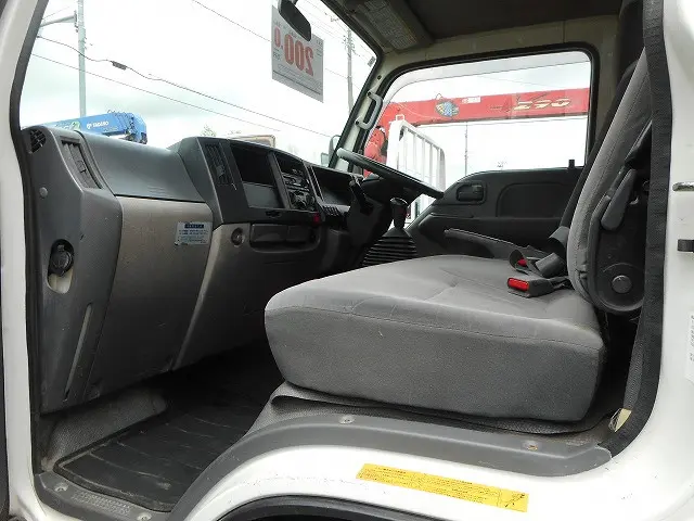 いすゞ エルフ SKG-NHS85A(4WD)の写真15