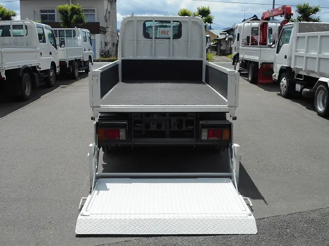 いすゞ エルフ TPG-NJS85A(4WD)の写真9