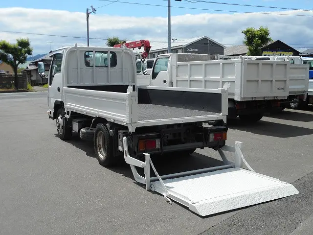 いすゞ エルフ TPG-NJS85A(4WD)の写真10