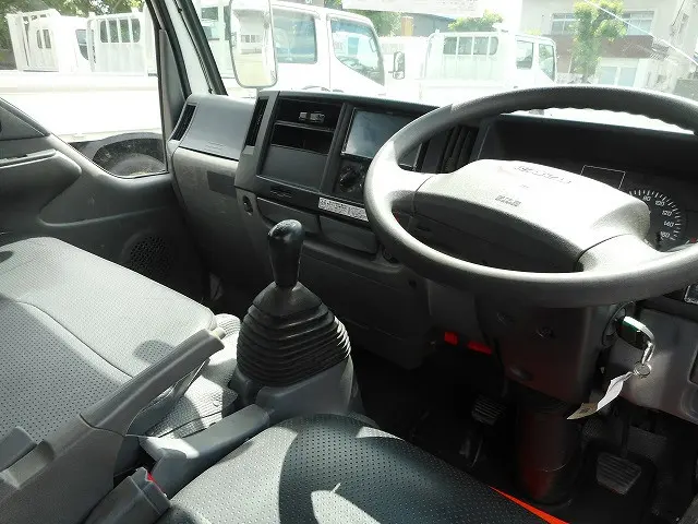 いすゞ エルフ TPG-NJS85A(4WD)の写真12