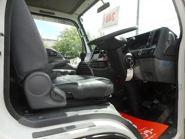 いすゞ エルフ TPG-NJS85A(4WD)の写真13