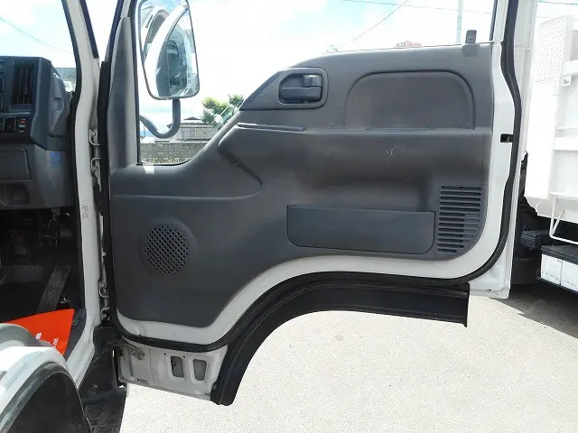 いすゞ エルフ TPG-NJS85A(4WD)の写真14