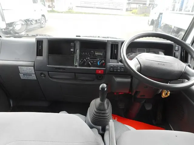 いすゞ エルフ TRG-LJS85A(4WD)の写真12